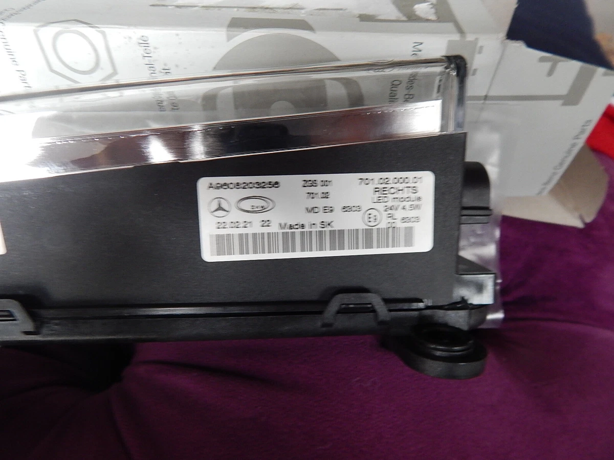 New Genuine Mercedes Actros Daytime Running Lamp Right A9608203256 