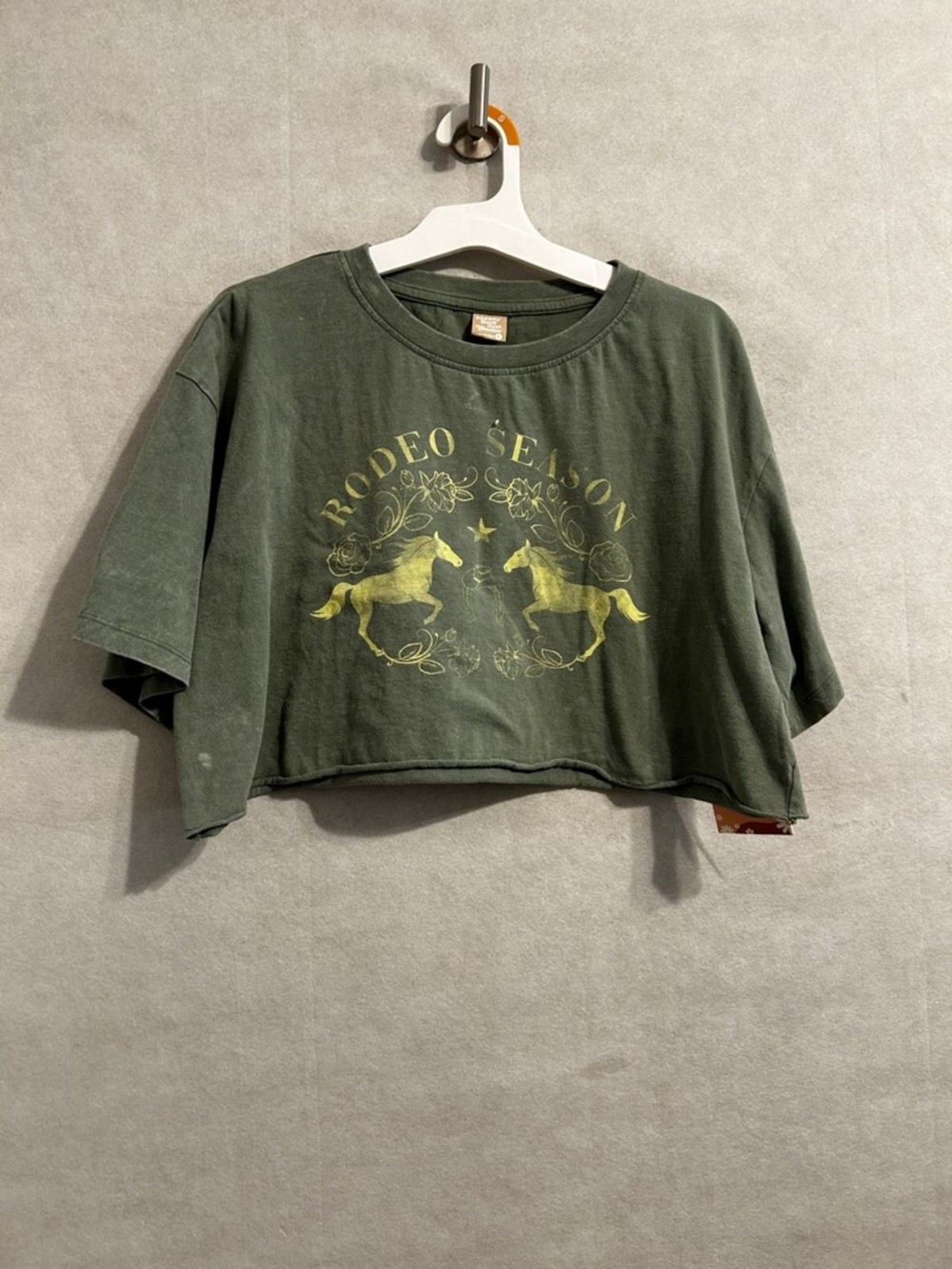 Messy bun just chilling rodeo season crop large western boho casual tshirt nwt image 2