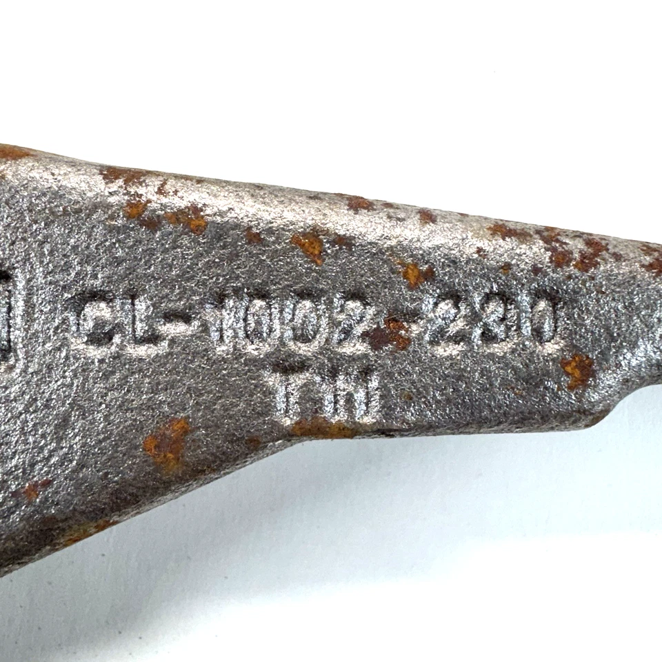 (6pcs) PENGO CL-1002-230 H&L STYLE WELD ON ADAPTER BUCKET TEETH *NOS* - Image 2 of 4