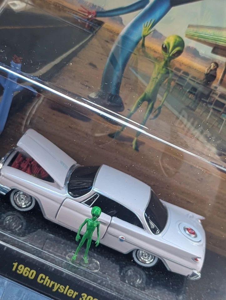 M2 machines 1960 chrysler 300f Roswell Diner GoodEats Brand New Sealed Box Ship - Image 3 of 4