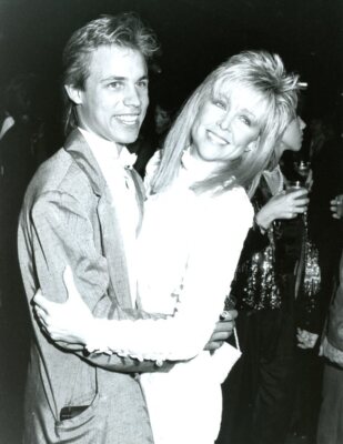 Pat Peterson Lisa Hartman 7x9 original photo #V5856