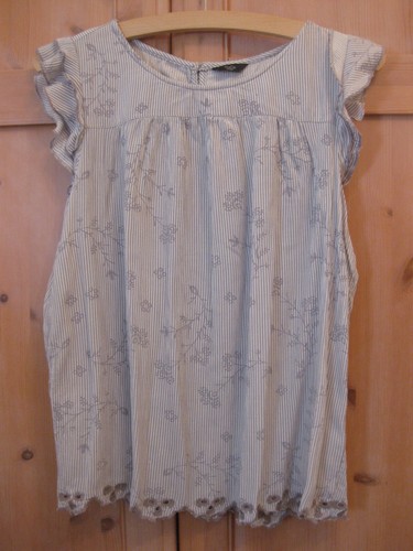 M&Co Petite Grey & White Strip Flower Capped Sleeve Top Size 10