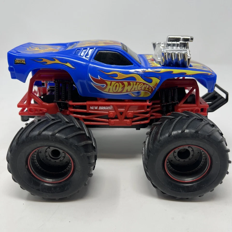 Hot Wheels Monster Truck Radio Control Rodger Dodger 2450 Blue, Remote Control - Image 2 of 4