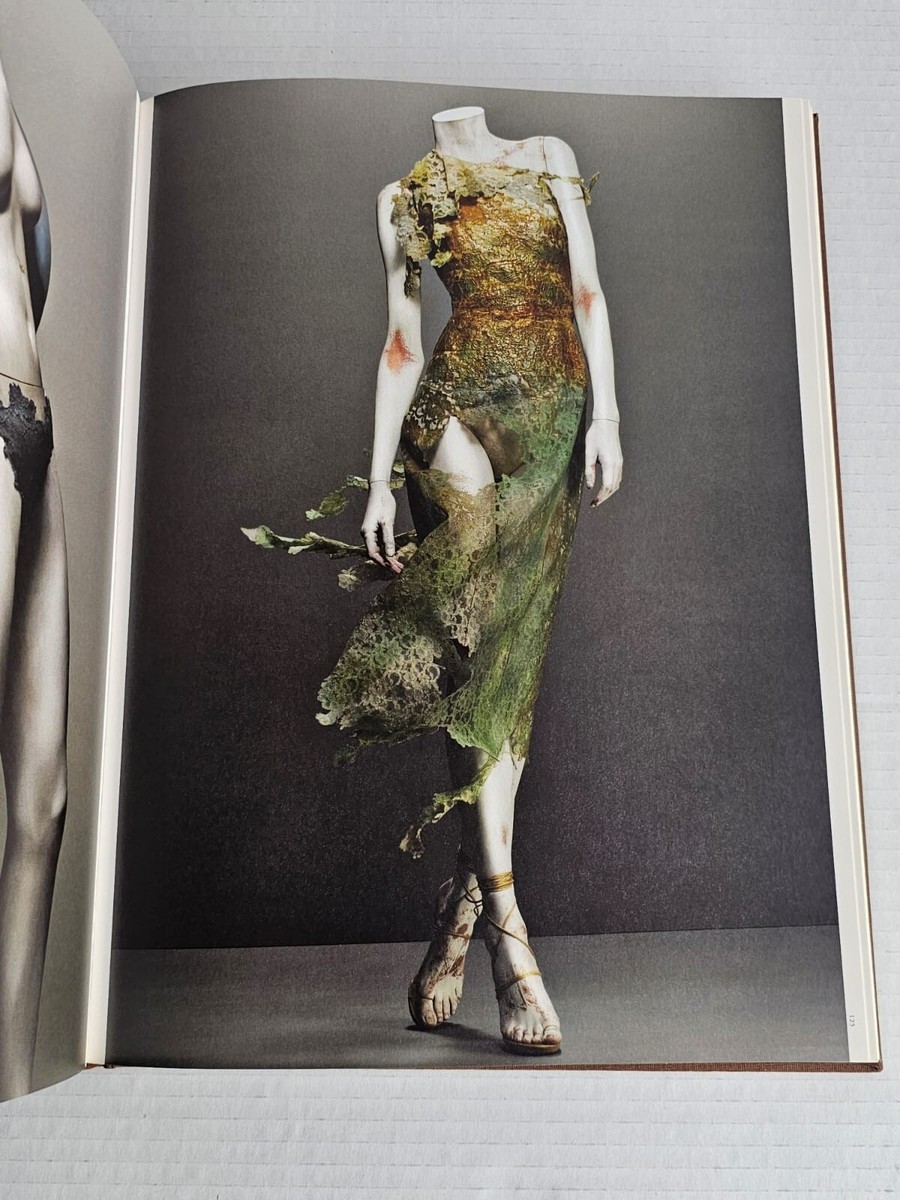 Alexander McQueen 写真集 Andrew Bolton Alexander Mcqueen Savage Beauty Hardcover