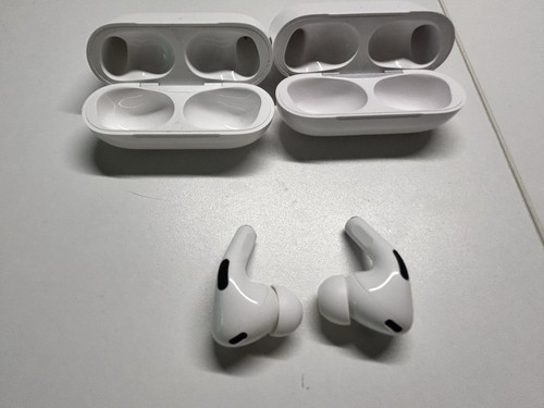 AirPod Pro 2 With 2 Charging Cases (read Description) - Photo 5 sur 7