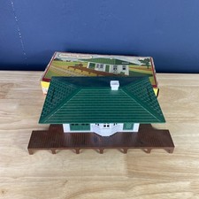 Plasticville USA 1616 Suburban Station Brown Roof HO Model Bachmann Building Kit