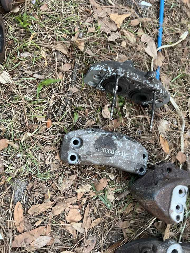 PIEZAS OEM 2000-03 Mercedes-Benz W163 ML55 ML430 Pinzas de freno delanteras Brembo Foto 3 de 4