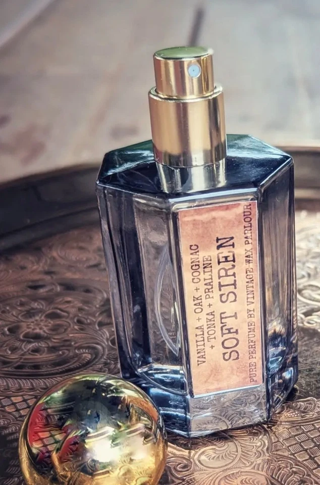 Soft Siren Handcrafted Perfume By Vintage Wax Parlour Foto 2 de 3
