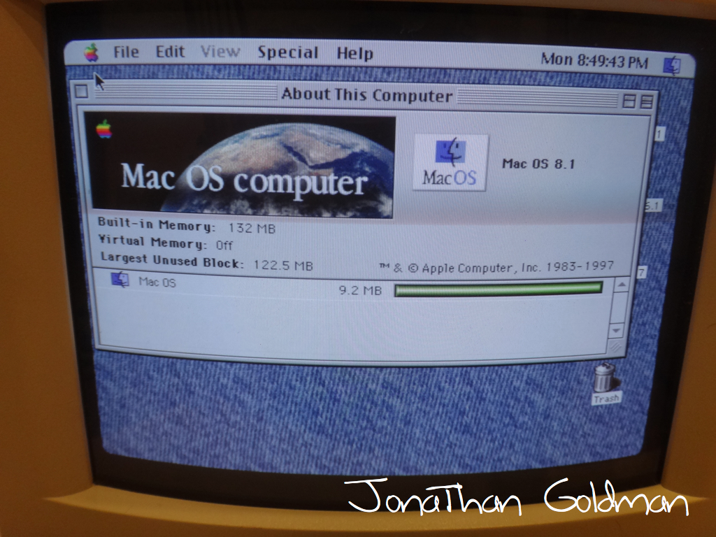 Vintage Apple Macintosh Color Classic Mystic with System 7.7