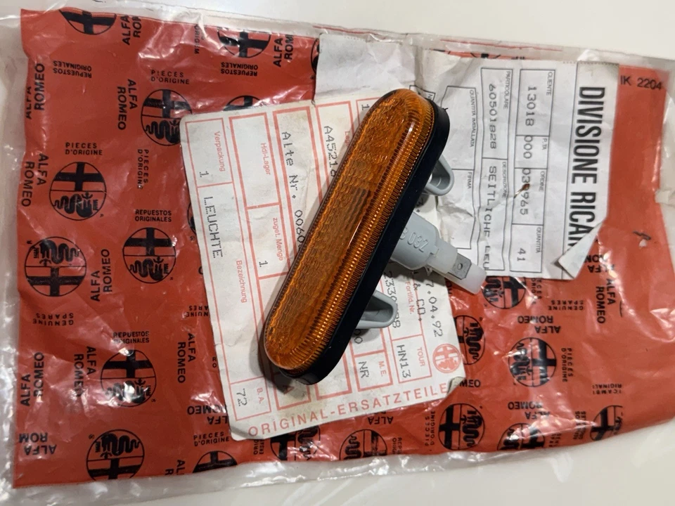 🔥Indicador Guardabarros Ala Original Alfa Romeo 75 Milano Ámbar 0270500 Nuevo OEM Pieza Foto 2 de 3