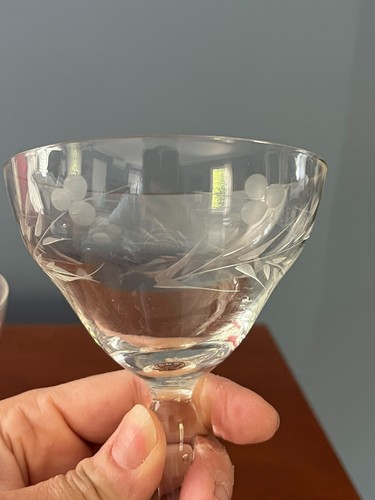 COPPIA STELI COCKTAIL VETRO TAGLIO FLOREALE TRASPARENTE VINTAGE SCONOSCIUTI UNK 15601 - Foto 4 di 8