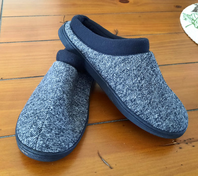 Hanes Comfort Soft Memory Foam Indoor Outdoor Clog Slipper Shoe, Boys M 3.5-4.5