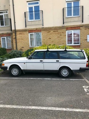 1993-Volvo-240-SE-Classic