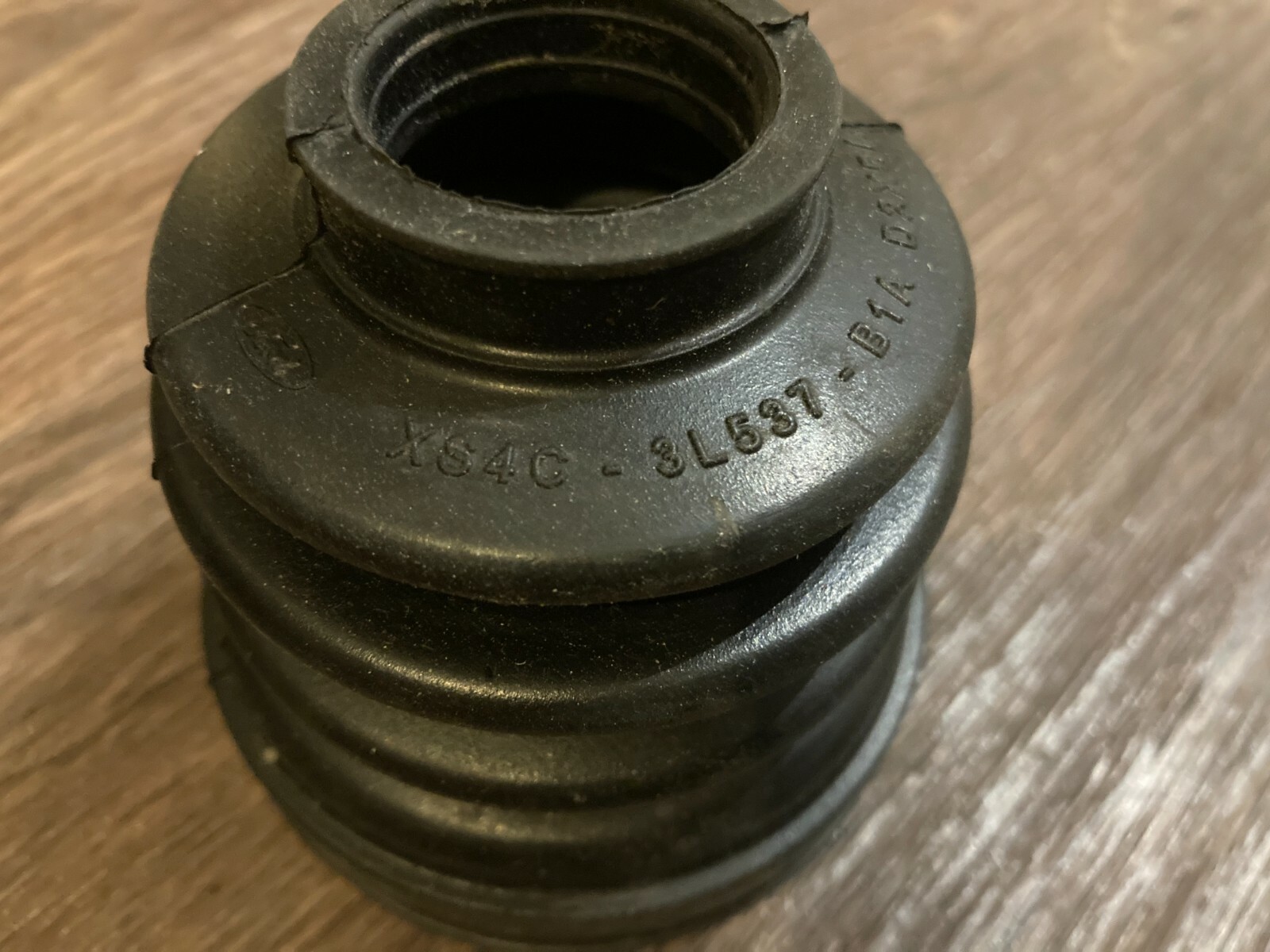 Ford Focus Mk1 Inner Driveshaft CV Boot Genuine OEM 1061881 