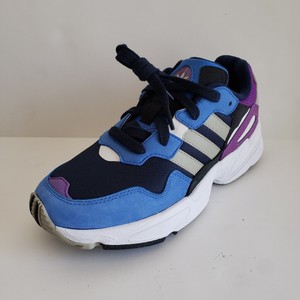 adidas torsion yung