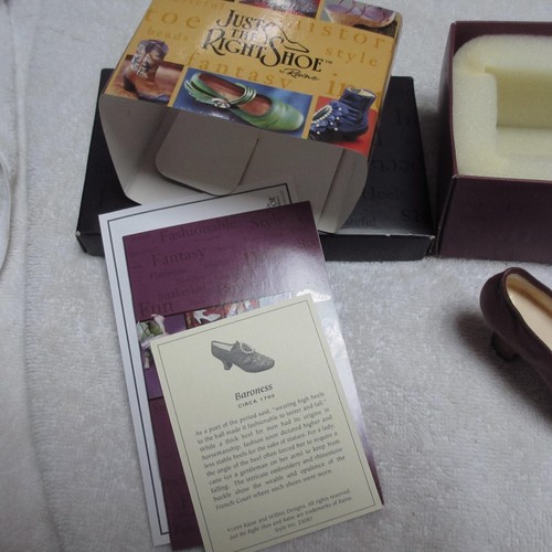 JUST THE RIGHT ZAPATO Baronesa Coleccionable Miniatura 25085 Estrás de Ópera - Imagen 3 de 6