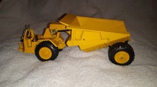 Camión de volteo Caterpillar 621 - 1/50 - NZG #132 - sin caja