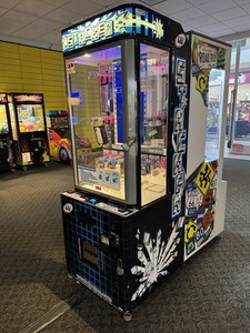 LAI Games Stacker Club Prize Redemption Arcade Vending Machine Works! No Reserve