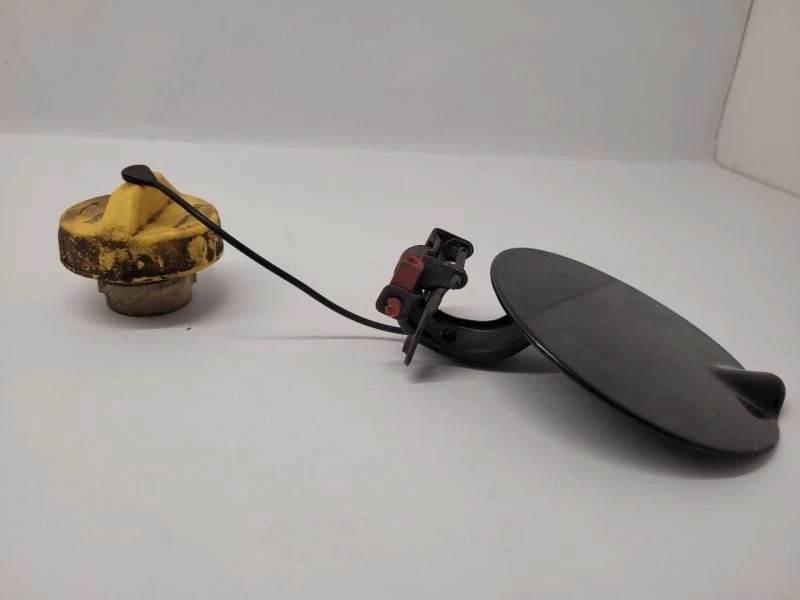 Dodge Caravan 2008-2020 puerta de llenado de combustible negra  Foto 2 de 4