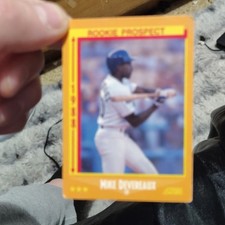 1988 Score Mike Devereaux Rookie Los Angeles Dodgers Card #637/660. rookie card picture
