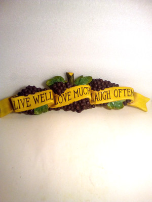 Resin Wall Plaque Live Well Love Much Laugh Often Grapes Motif Painted Decor