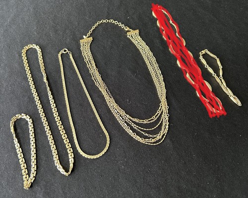 Bundle of Five Gold Coloured Necklaces & Bracelets Fashion Costume Jewellery - Picture 2 of 9