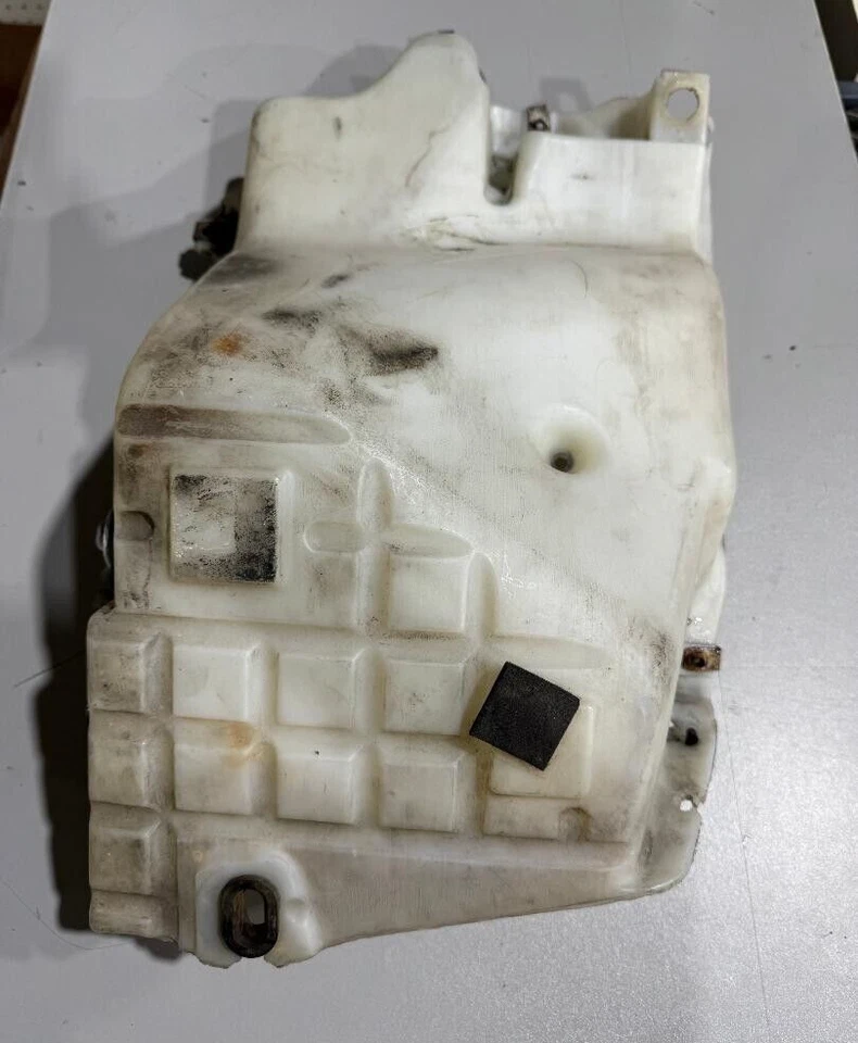 2002-2009 GMC ENVOY WINDSHEILD WASHER RESERVOIR P/N 15832643 GENUINE OEM PART - Image 4 of 4