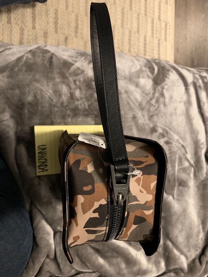 Jimmy Choo CLYDE Verde Bosque Mezcla Camuflaje Estampado Nylon Bolsa de Aseo Kit Doble Foto 4 de 4