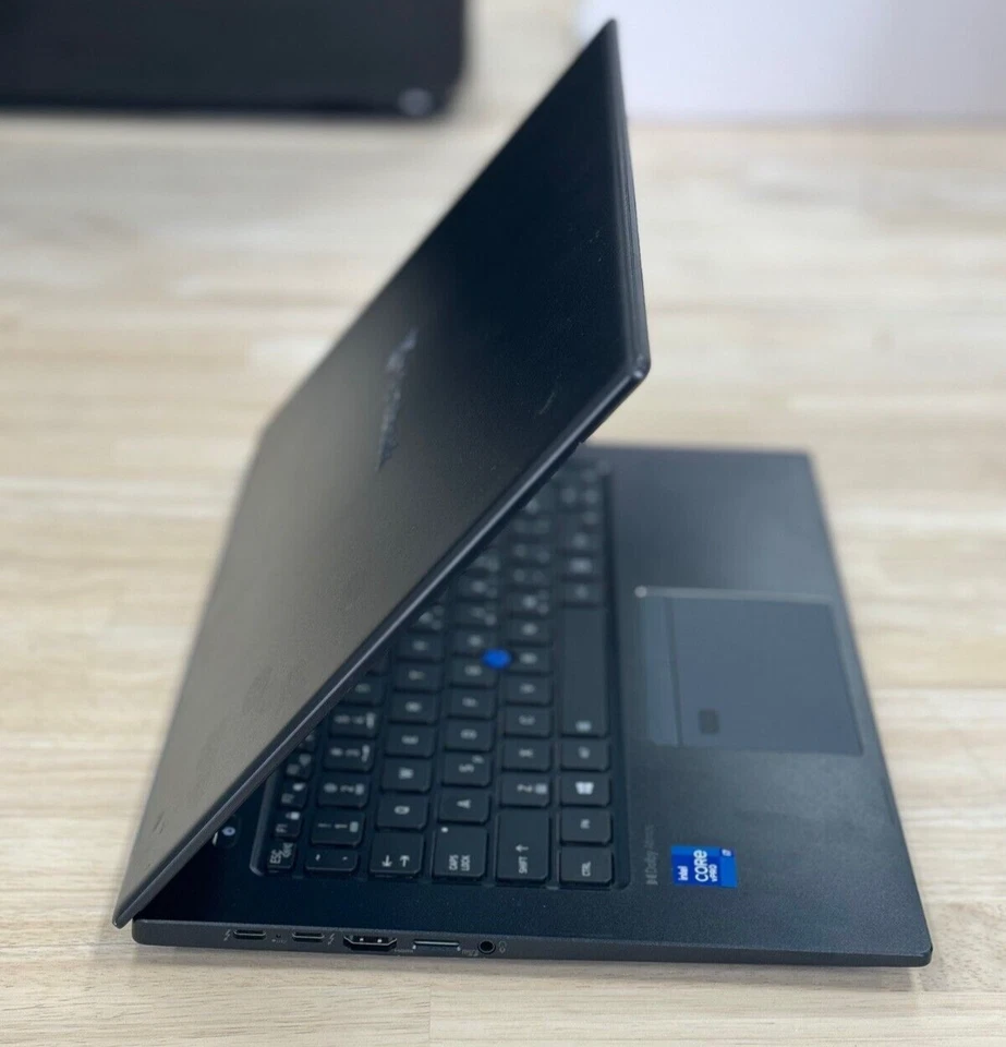 Toshiba Portege X40-J i7 CPU 11ª Generación 1 TB Estado Sólido 32 GB RAM 14" Juegos Foto 4 de 4