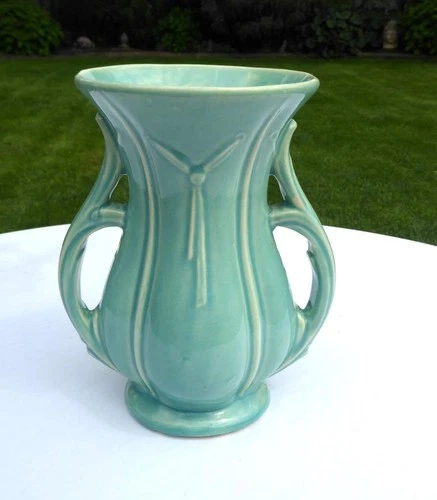 VINTAGE NELSON MCCOY ART POTTERY GREEN DOUBLE HANDLED VASE w TASSEL 8 1/4" TALL