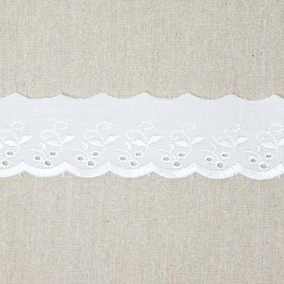 Broderie Anglaise 50 mm x 3 m weiß flach Poly Baumwolle mit Blumenmuster TC9140