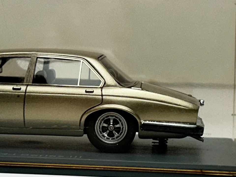 Neo 1:43 Scale Resin 1986 Jaguar SJS Series III Sedan in Box - Image 3 of 4