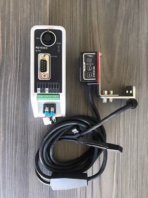 Keyence SR-710 Ultrakompakter 1D/2D Fixed Code Reader Scanner mit N-R2 Netzteil