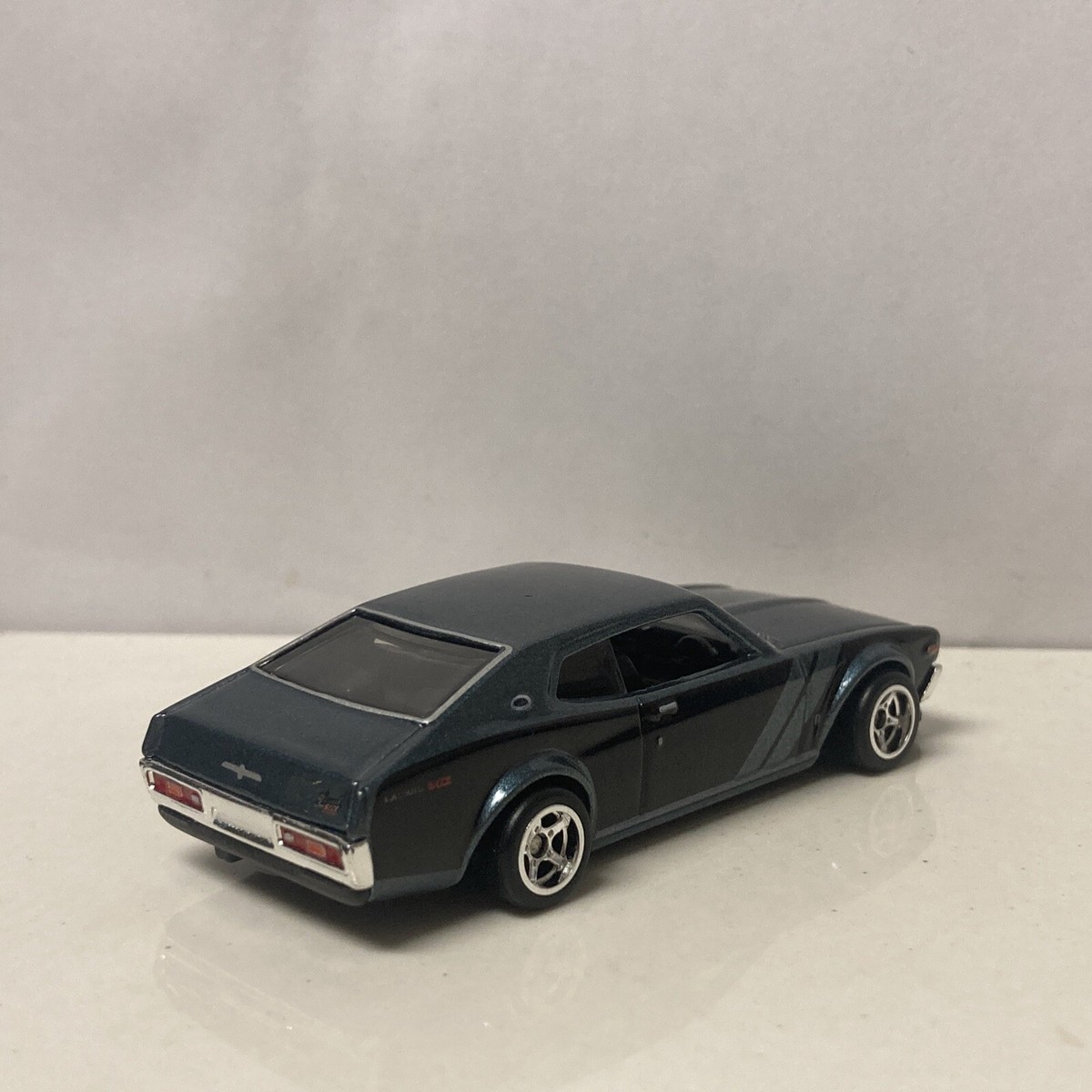 1972-1977 Nissan Laurel 2000SGX Collectible 1/64 Scale Diecast