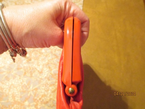 Vintage TOMATO RED 10 X 7 Small LEATHER MADE IN ITALY Clutch Snap Closure - Picture 6 of 6