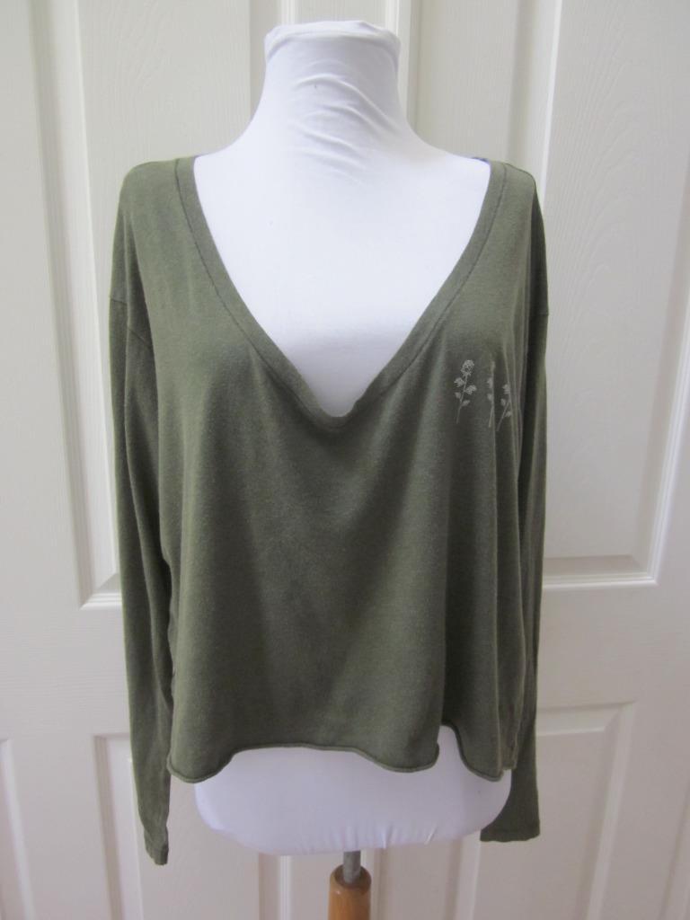 NWT Victoria's Secret Pink Olive V-Neck Distressed Crop Top Floral Design