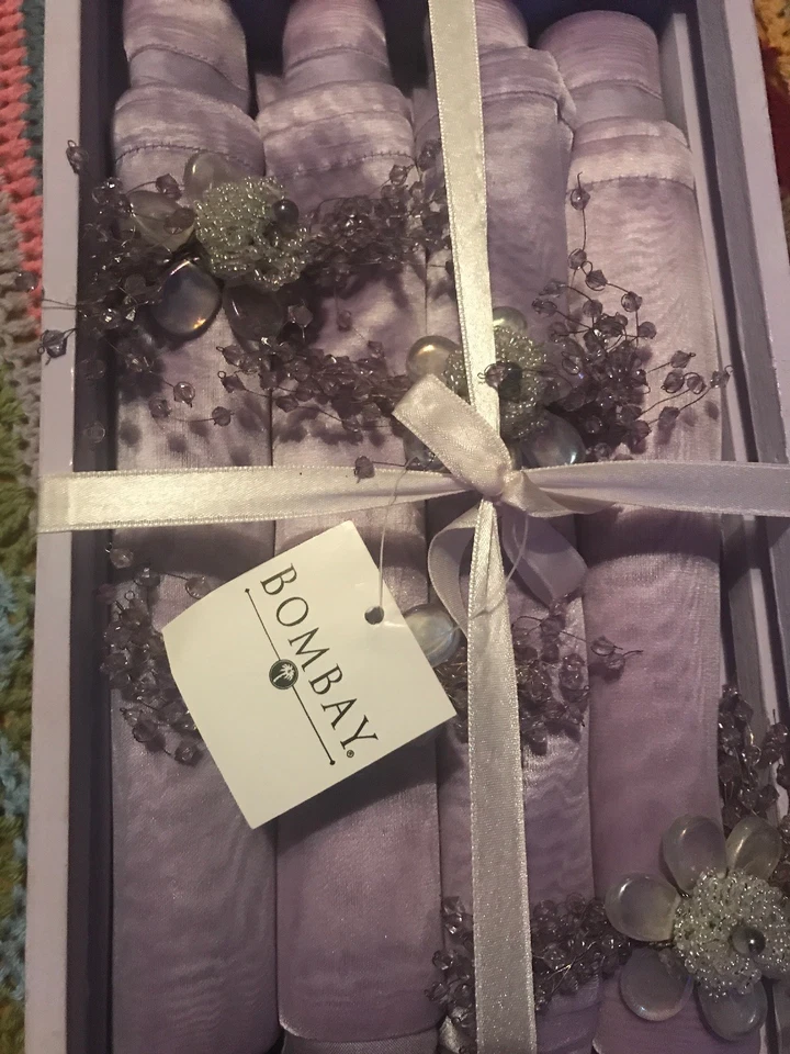 Juego de 4 servilletas de colocación de anillos ultra raros Bombay Company totalmente nuevas Foto 3 de 4