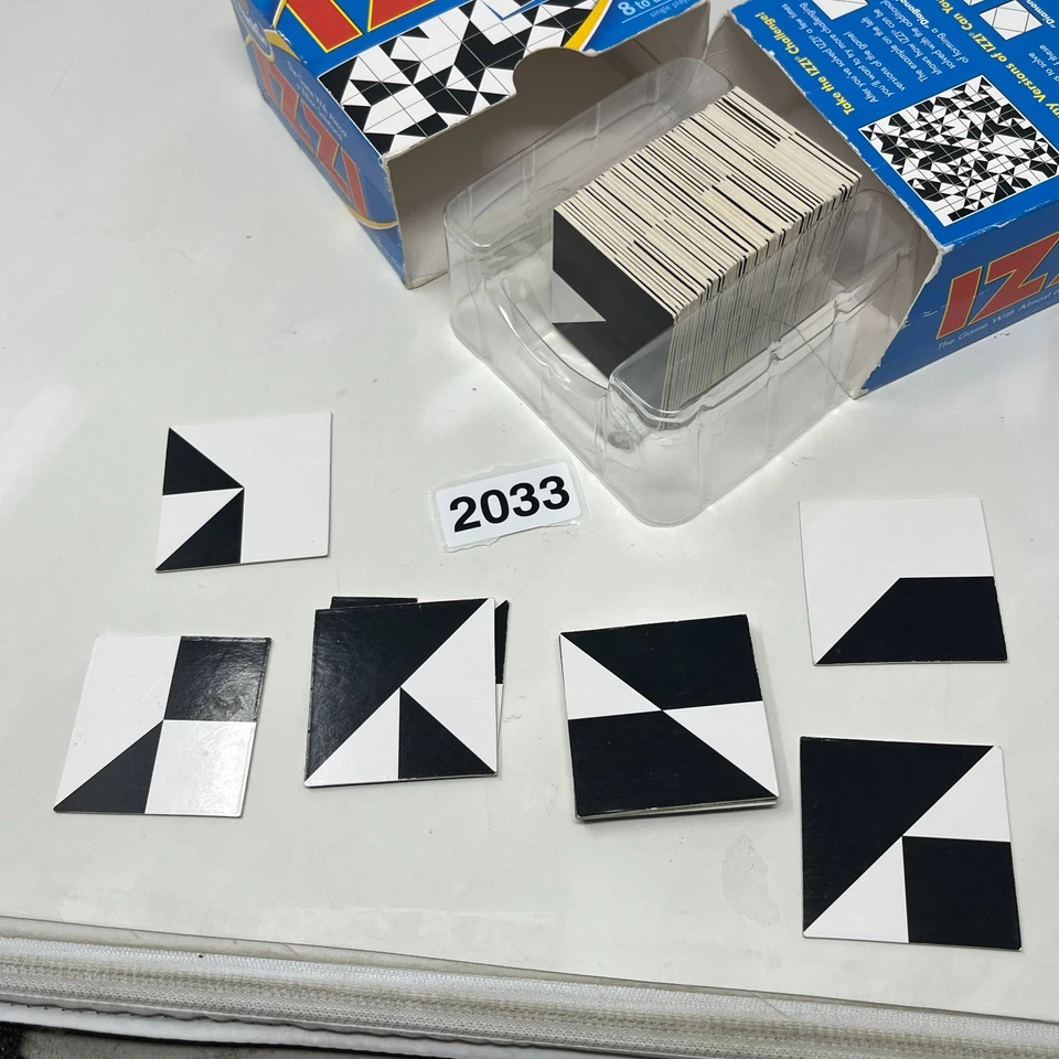 IZZI Game by Thinkfun 2009 COMPLETE - Image 3 of 4