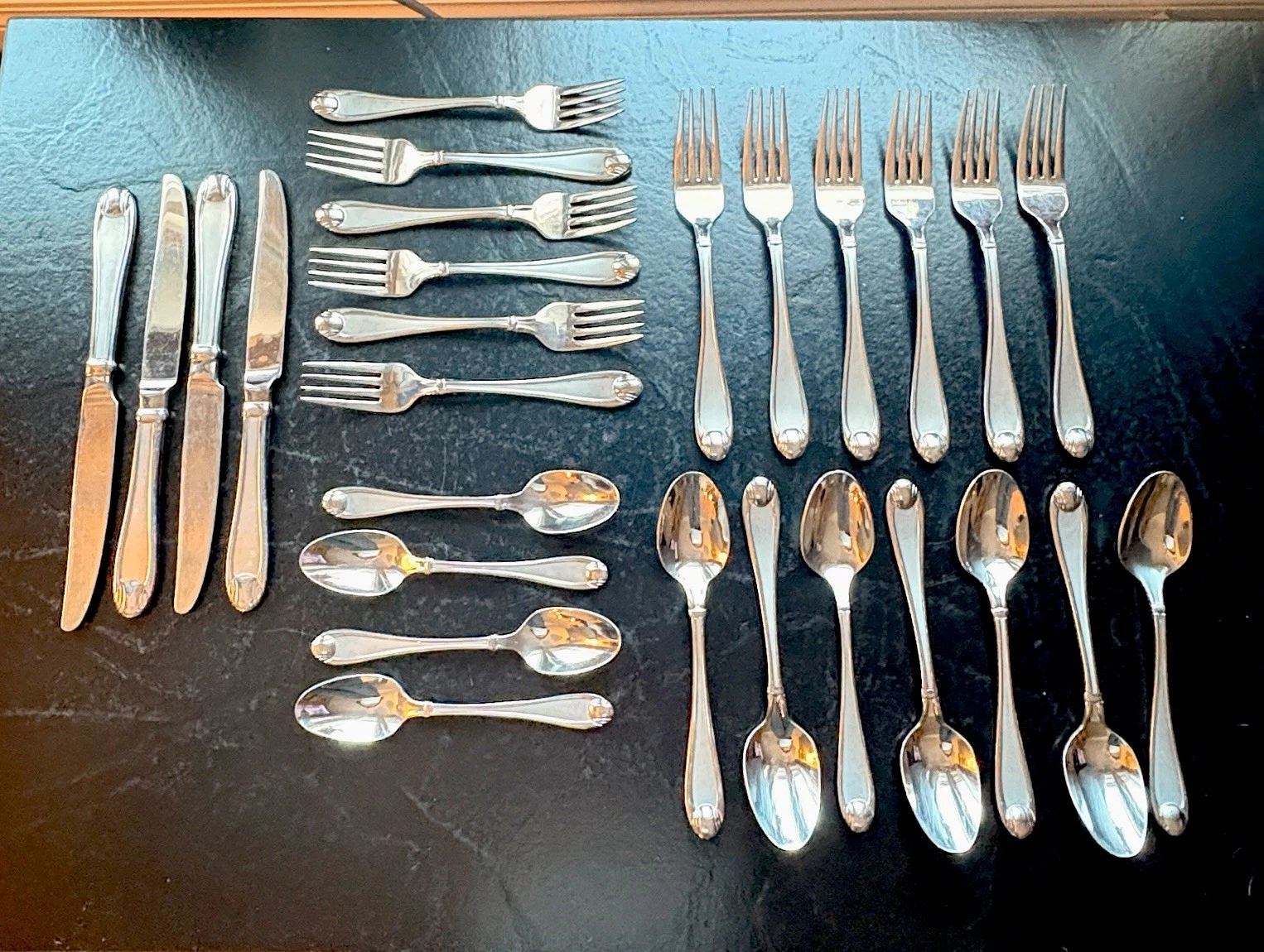 Oneida SATIN GARNET 27 Pc Flatware Set 18/10 Knives, Big/Small Spoons/Forks SS