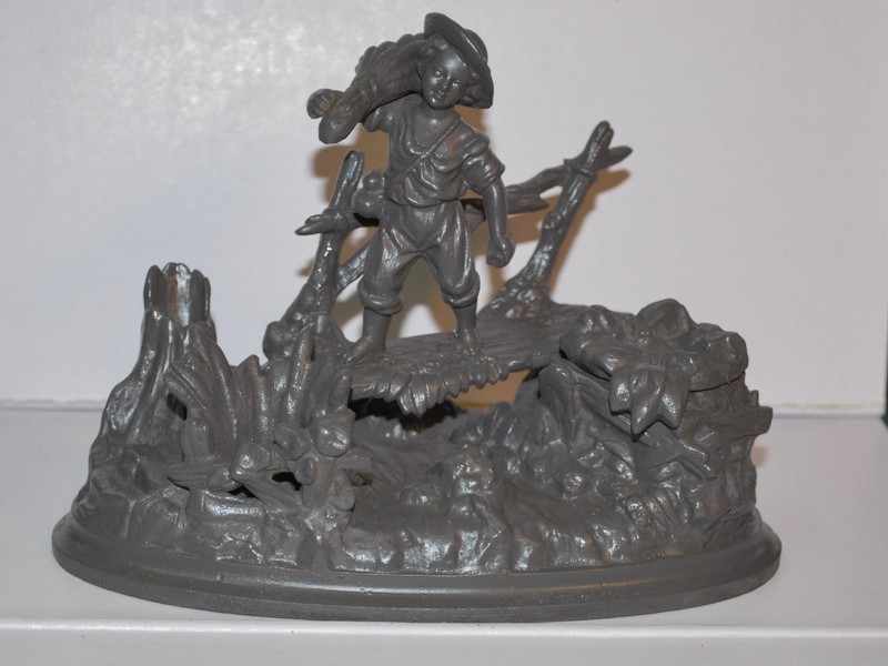 Antique inkwell, 1880s looks like bronze but attracts a magnet