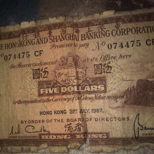 HONG KONG JULY 31 1967 $5 BILL RARE & WORTH MORE EVERY YEAR - Picture 2 of 11