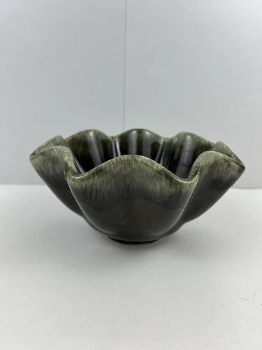 VTG Hull USA #B6 Green Brown Drip Glazed Ruffled Fluted Rim MCM Bowl Dish 7”