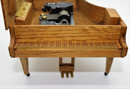 Music box pianoforte vintage "It's a Small World" in legno con movimento Sankyo 98-22 - Foto 7 di 12