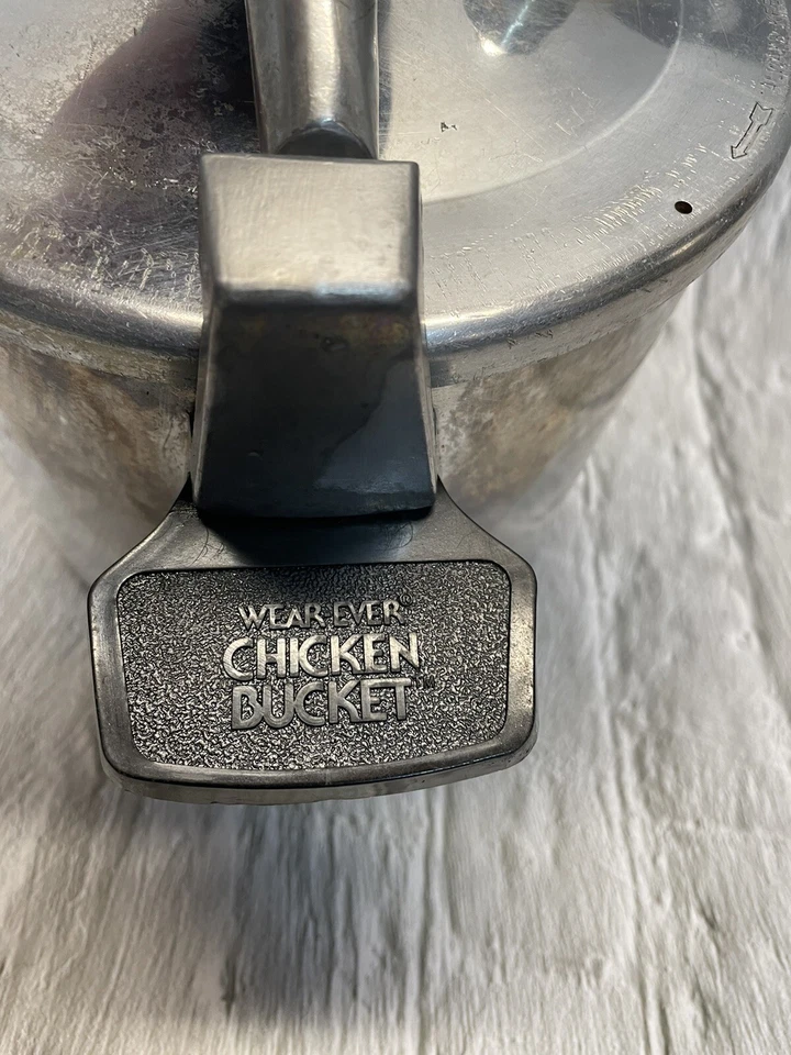 老式 WEAR-EVER CHICKEN BUCKET 压力锅 6 夸脱 #90026 — 第 4/4 张图片