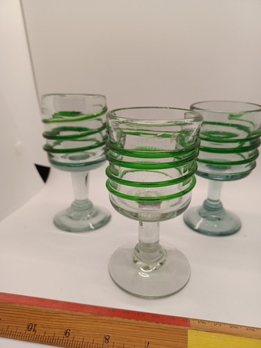 Set 4 Hand Blown Mexican Green Rim & Swirl Wine Glasses 4 oz - Picture 4 of 10