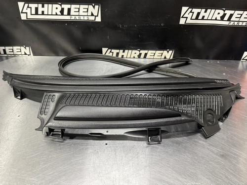 04-06 PONTIAC GTO WINDSHIELD COWL ASSEMBLY W/ SEAL OEM #L454