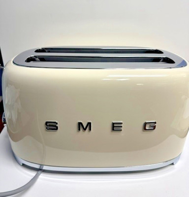 SMEG 50's RETRO STYLE TOASTER IN CREAM - OPEN BOX - NEVER USED  / SET-CR02