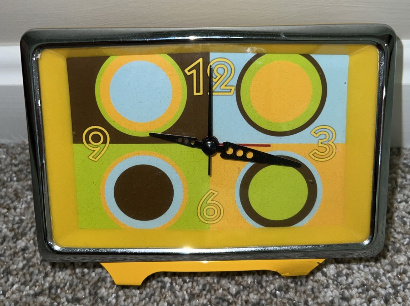 Retro 70’s Style Battery Operated Analog Alarm Clock Metal Working Well