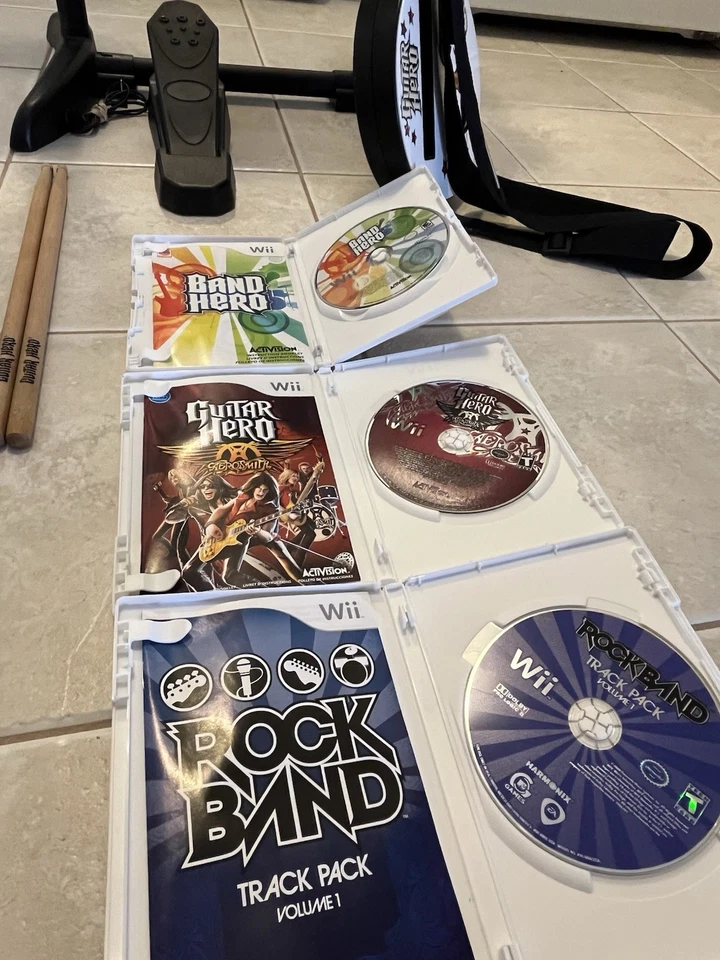 Nintendo Wii Wii-U Guitar Hero Bundle Wireless Guitar, Drum Set, Pedal + 3 games - Image 4 of 4