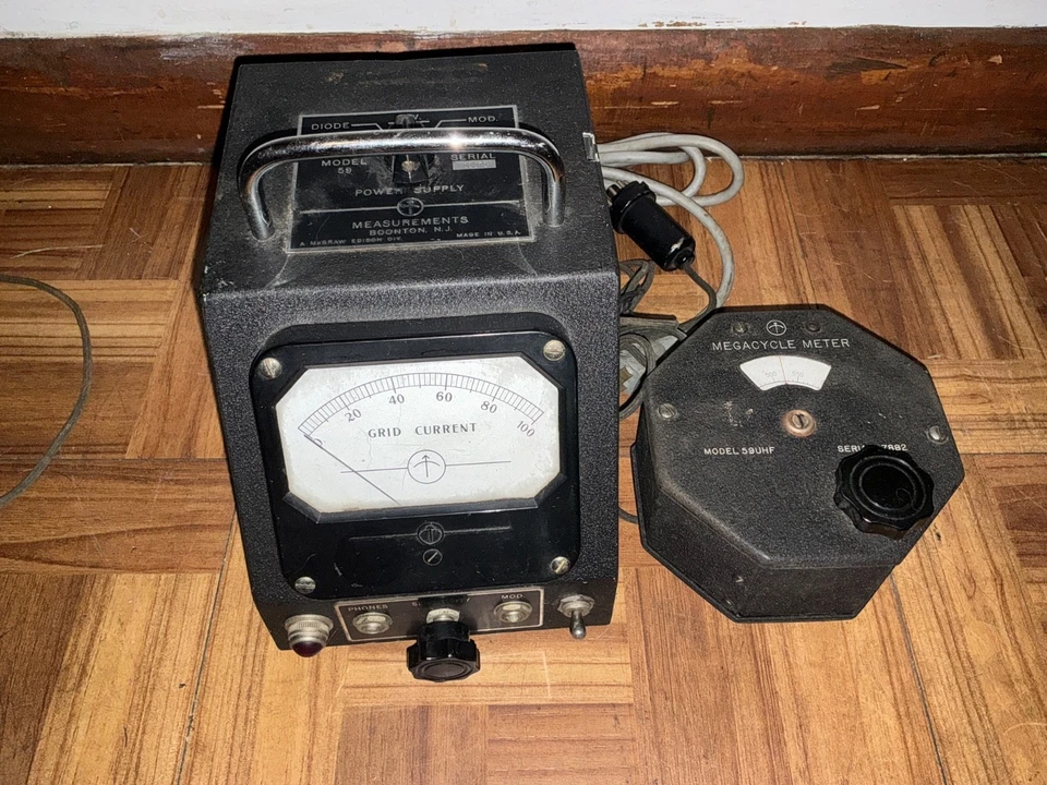 Vintage Boonton Model 59 Megacycle Meter  with 59UHF  - Tube era - Image 2 of 4